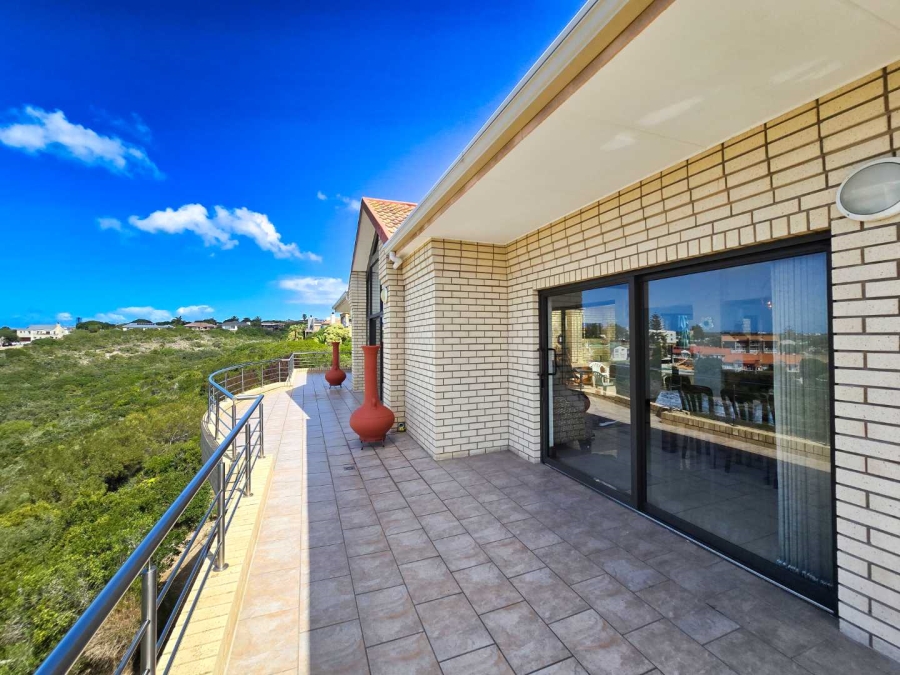 4 Bedroom Property for Sale in Stilbaai Wes Western Cape